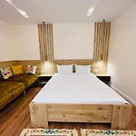 Chestnut Yard Apartmán *
