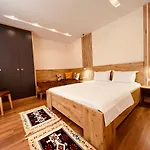 Chestnut Yard Apartmán Tirana