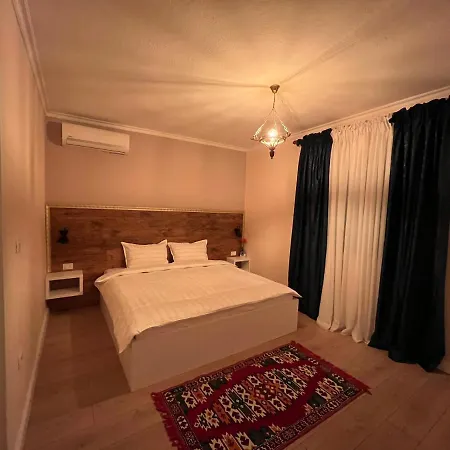 Chestnut Yard 地拉那