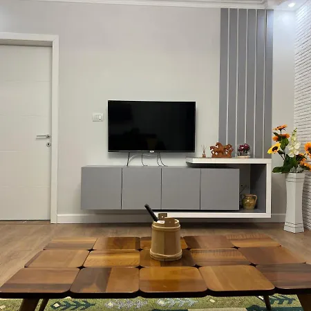 Chestnut Yard 地拉那